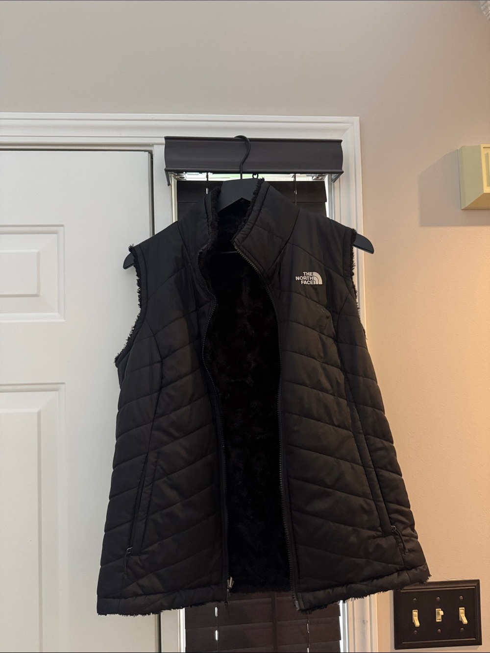 REVERSIBLE The North Face Black Quilted and Fleece-Lined Vest